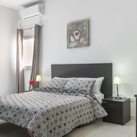 Modern Apt. Close To The Square เซนต์พอลส์เบย์ ภายนอก รูปภาพ