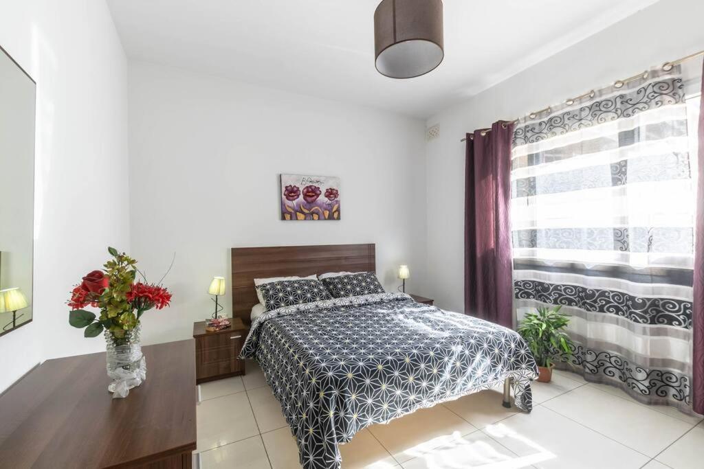 Modern Apt. Close To The Square เซนต์พอลส์เบย์ ภายนอก รูปภาพ