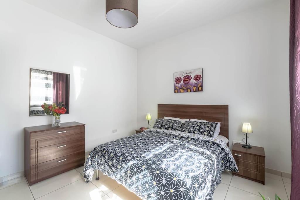 Modern Apt. Close To The Square เซนต์พอลส์เบย์ ภายนอก รูปภาพ