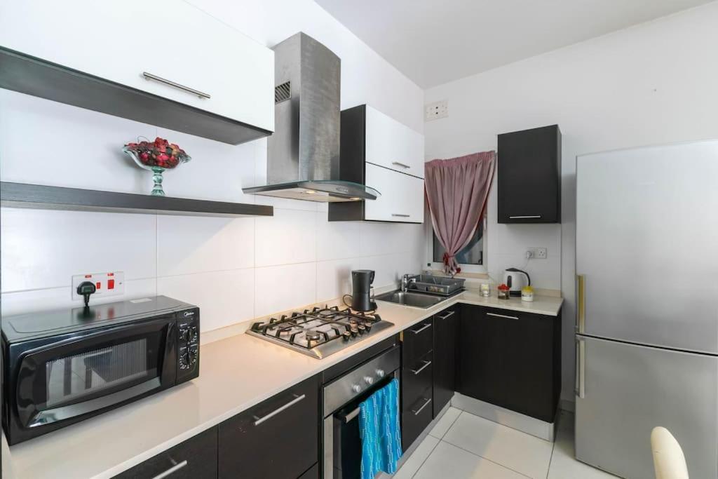 Modern Apt. Close To The Square เซนต์พอลส์เบย์ ภายนอก รูปภาพ