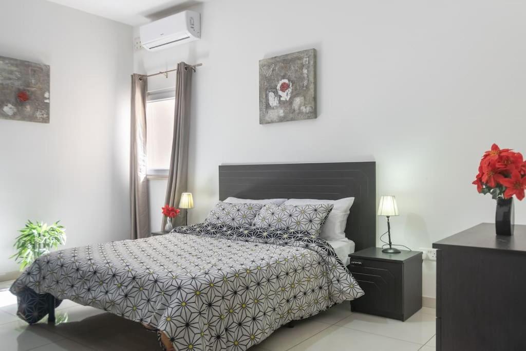 Modern Apt. Close To The Square เซนต์พอลส์เบย์ ภายนอก รูปภาพ