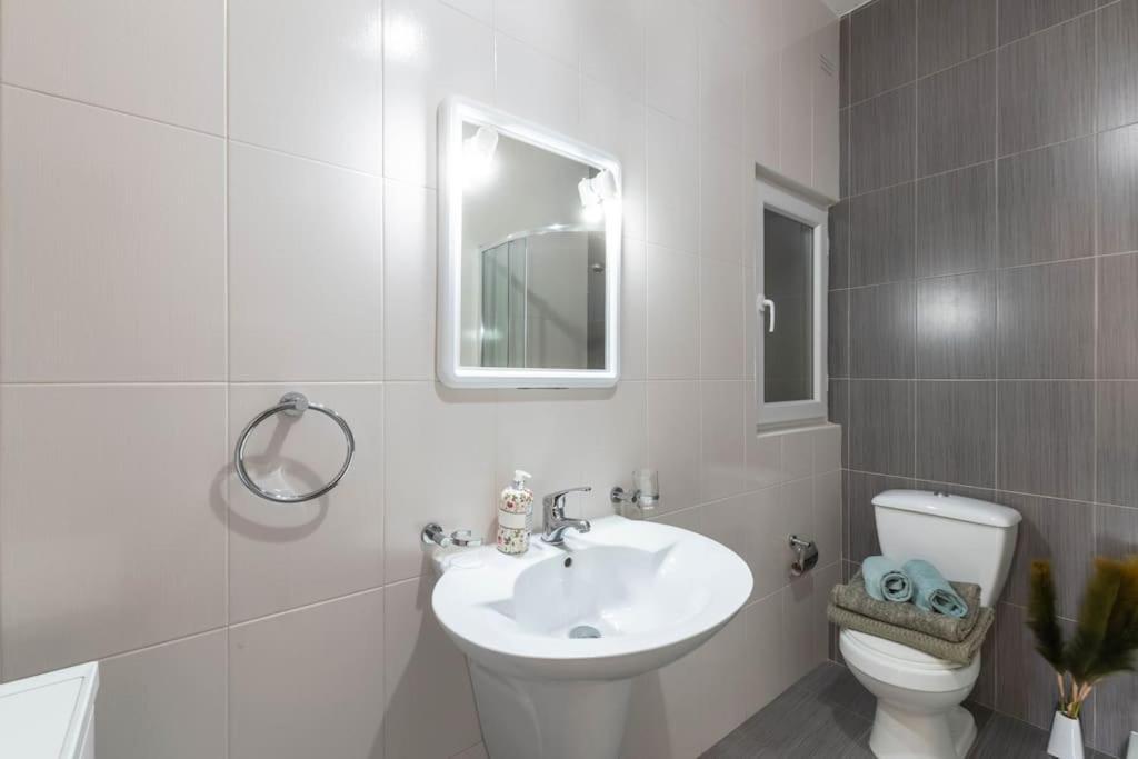 Modern Apt. Close To The Square เซนต์พอลส์เบย์ ภายนอก รูปภาพ