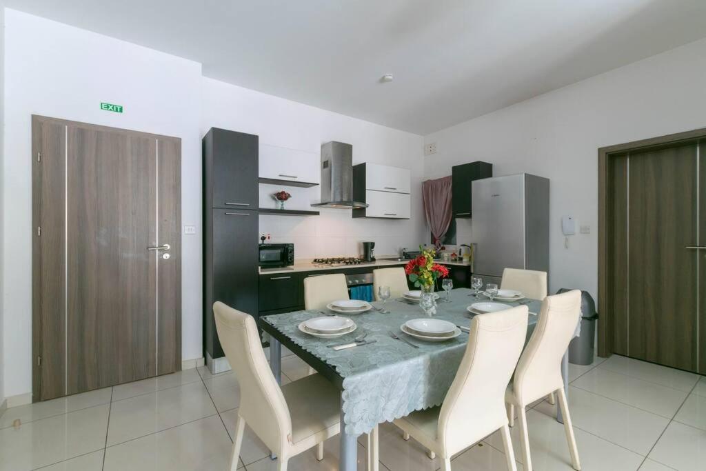 Modern Apt. Close To The Square เซนต์พอลส์เบย์ ภายนอก รูปภาพ