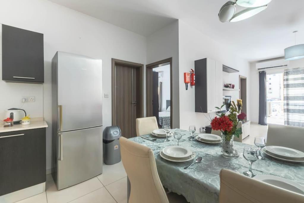 Modern Apt. Close To The Square เซนต์พอลส์เบย์ ภายนอก รูปภาพ